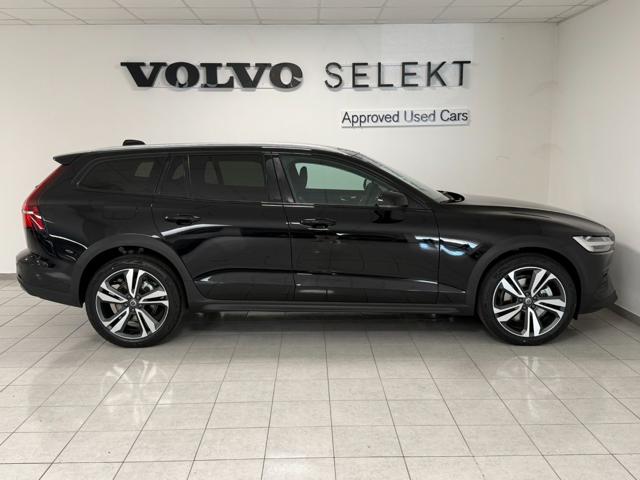 Volvo V60 Cross Country B4 (d) AWD automatico Plus, del 2025, 1 km, in vendita a Lurate Caccivio (CO)