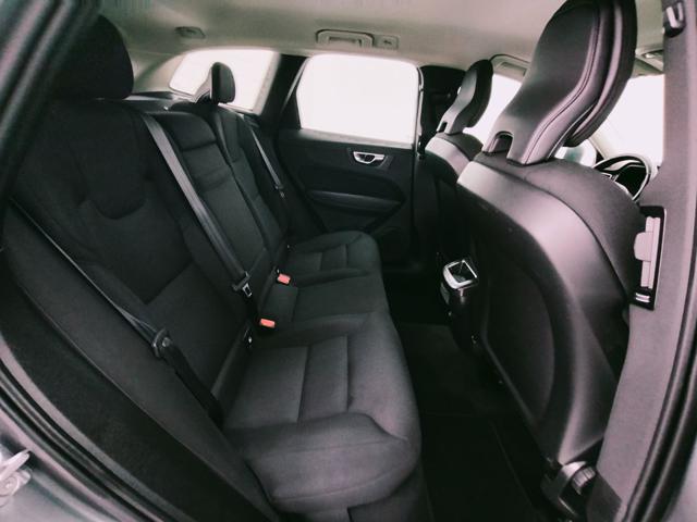 Volvo XC60 B4 (d) AWD Geartronic Momentum, del 2020, 100.700 km, in vendita a Lurate Caccivio (CO)
