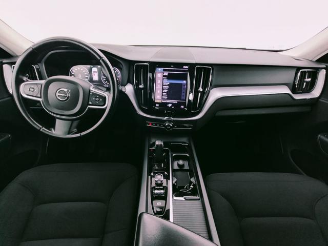 Volvo XC60 B4 (d) AWD Geartronic Momentum - foto 4 di 18