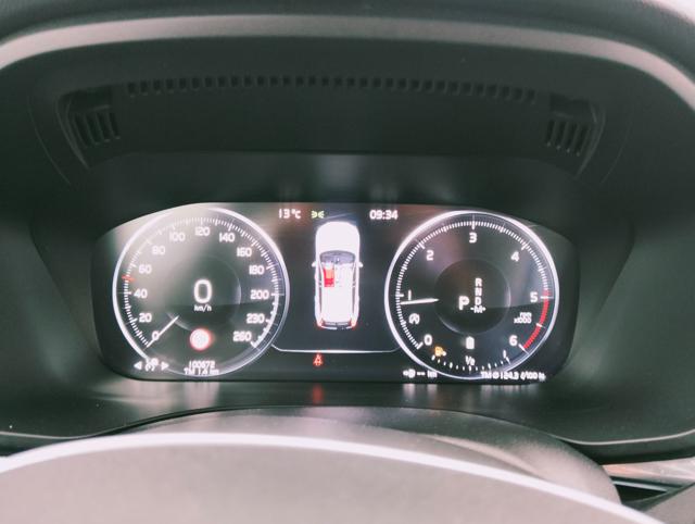 Volvo XC60 B4 (d) AWD Geartronic Momentum usato a LURATE CACCIVIO