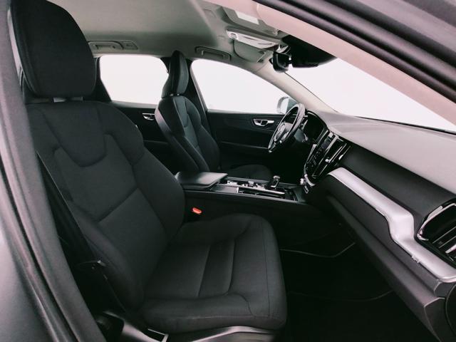 Volvo XC60 B4 (d) AWD Geartronic Momentum usato a LURATE CACCIVIO