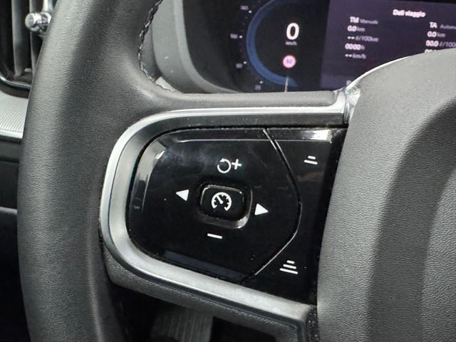 Volvo XC60 B4 (d) AWD automatico Plus Dark usato a LURATE CACCIVIO