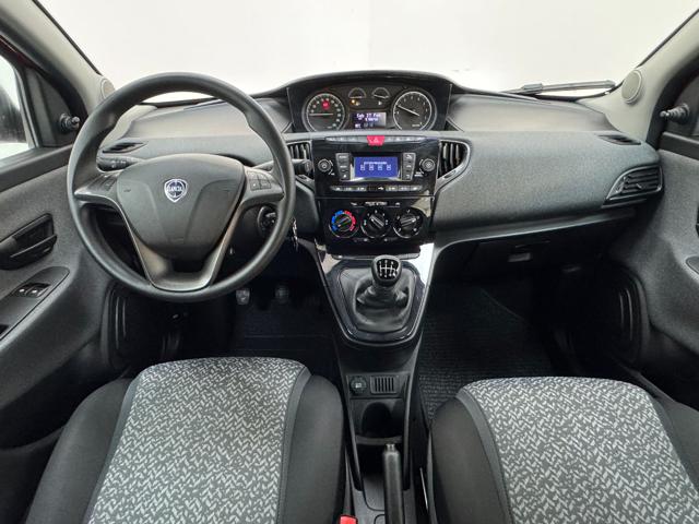 Lancia Ypsilon 1.0 FireFly 5 porte S&S Hybrid Ecochic Silver - foto 4 di 4
