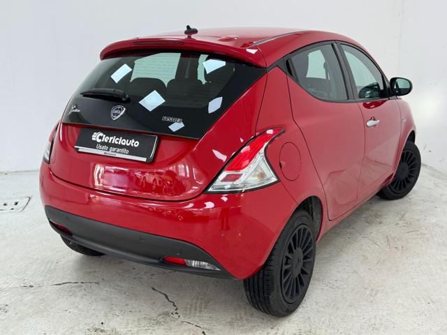 Lancia Ypsilon 1.0 FireFly 5 porte S&S Hybrid Ecochic Silver - foto 2 di 4
