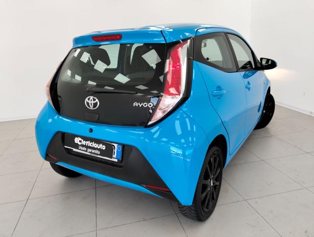 Toyota Aygo 1.0 VVT-i 69 CV 5 porte x-cite - foto 2 di 4
