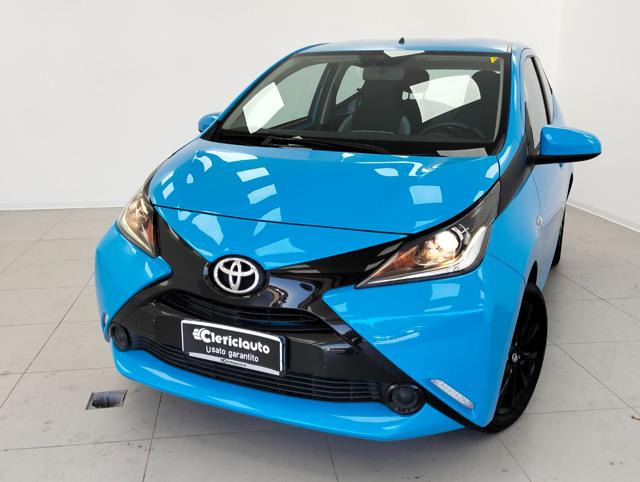 Toyota Aygo 1.0 VVT-i 69 CV 5 porte x-cite, del 2016, 107.700 km, in vendita a Lurate Caccivio (CO)