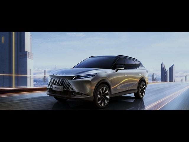 Omoda 7 Super Hybrid PHEV PREMIUM, del 2026, 9.500 km, in vendita a Lurate Caccivio (CO)