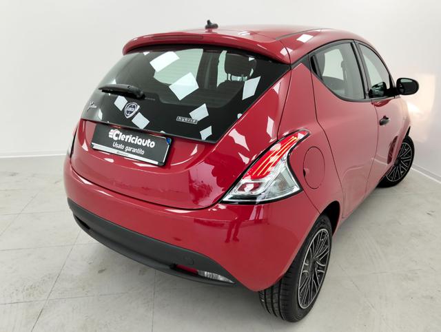 Lancia Ypsilon 1.0 FireFly 5 porte S&S Hybrid Ecochic Silver - foto 2 di 4