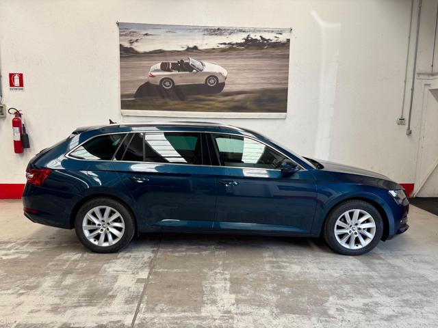 Skoda Superb 2.0 TDI EVO 200 CV SCR DSG Wagon 4x4 Style - foto 2 di 4