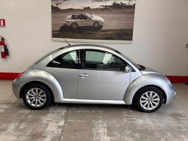 Volkswagen New Beetle 1.6 - foto 2 di 4