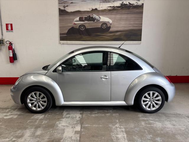 Volkswagen New Beetle 1.6, del 2004, 102.000 km, in vendita a Montano Lucino (CO)