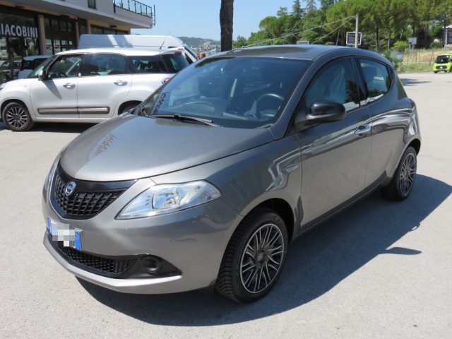 Lancia Ypsilon 1.0 FireFly 5 porte S&S Hybrid Gold - foto 2 di 4