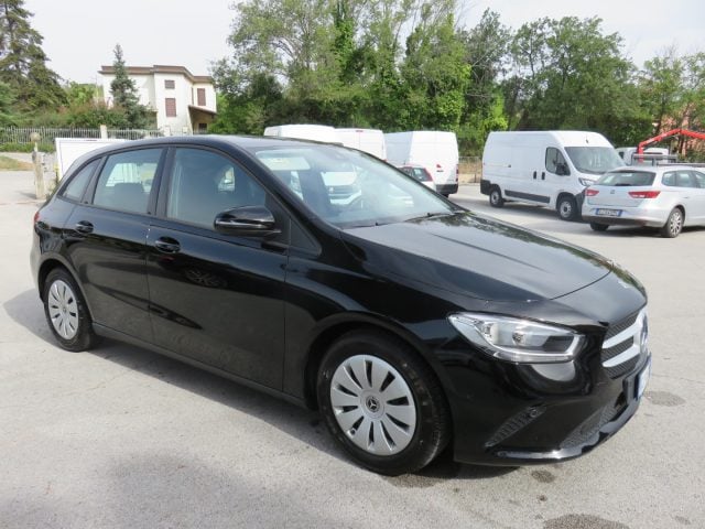 Mercedes-Benz B 160 Executive, del 2022, 66.000 km, in vendita a Tolentino (MC)