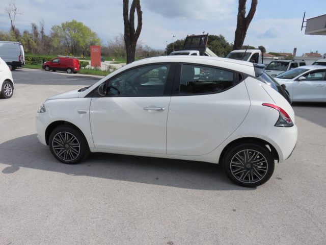 Lancia Ypsilon 1.0 FireFly 5 porte S&S Hybrid km 10000 - foto 3 di 4