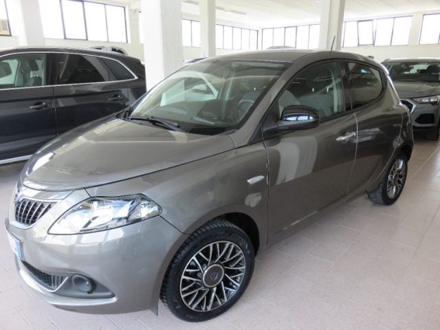 Lancia Ypsilon 1.0 FireFly 5 porte Hybrid Gold CERCHI LEGA ETC, del 2023, 58.000 km, in vendita a Tolentino (MC)