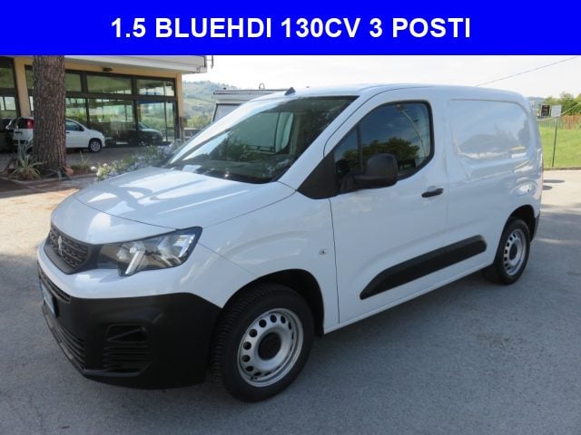 Peugeot Partner BlueHDi 130 S&S PC Furgone Premium 3 POSTI, del 2023, 66.000 km, in vendita a Tolentino (MC)