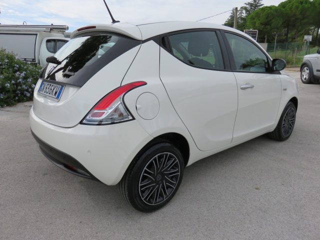 Lancia Ypsilon 1.0 FireFly 5 porte S&S Hybrid Gold - foto 2 di 4