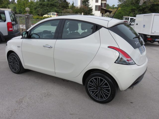 Lancia Ypsilon 1.0 FireFly 5 porte S&S Hybrid Gold - foto 3 di 4