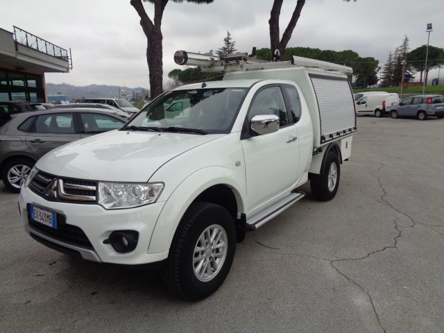 Mitsubishi L200 2.5 DI-D/180 CV Club Cab Int ALLESTITO 4 POSTI usato a TOLENTINO