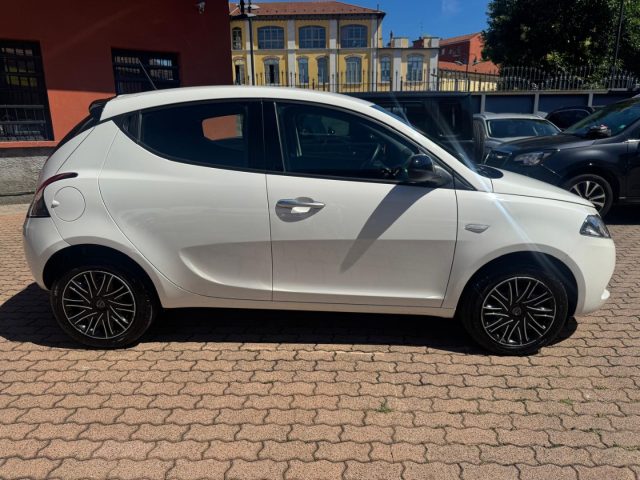 Lancia Ypsilon 1.0 FireFly 5 porte S&S Hybrid Oro - foto 4 di 4