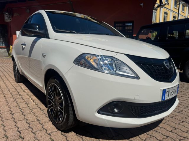 Lancia Ypsilon 1.0 FireFly 5 porte S&S Hybrid Oro - foto 2 di 4