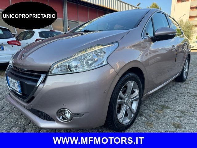 Peugeot 208 1° serie PureTech 82 5 porte Allure, del 2015, 95.000 km, in vendita a Milano (MI)