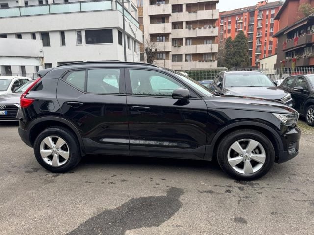 Volvo XC40 T2 130CV MOMENTUM CORE - foto 4 di 7