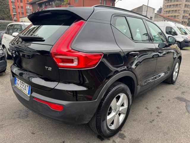 Volvo XC40 T2 130CV MOMENTUM CORE - foto 3 di 7