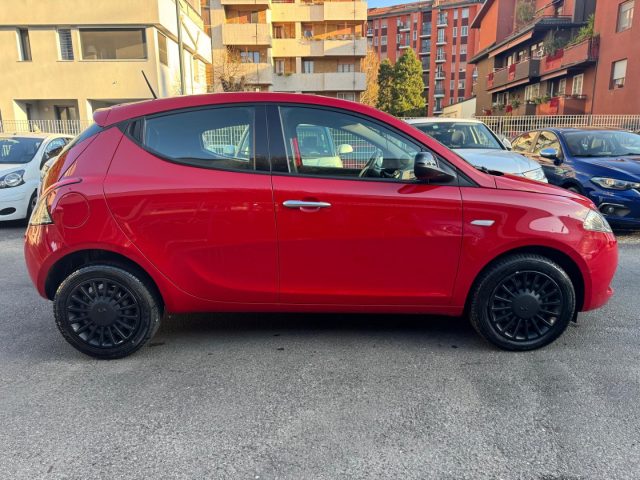 Lancia Ypsilon 1.0 FireFly 5 porte S&S Hybrid Ecochic Silver - foto 3 di 4