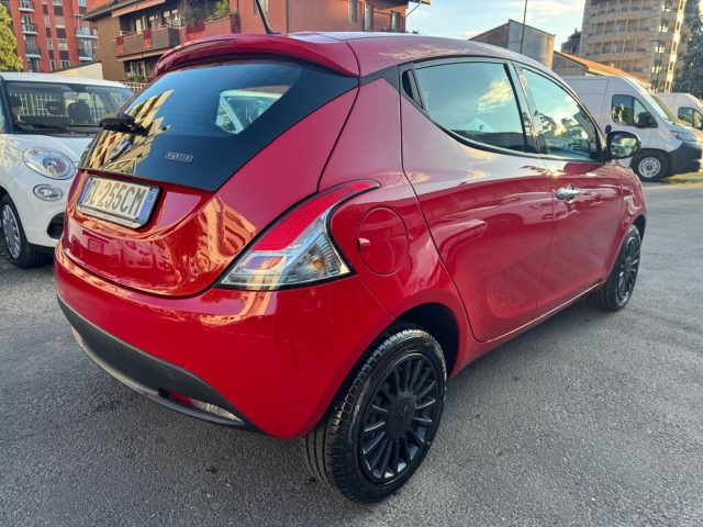 Lancia Ypsilon 1.0 FireFly 5 porte S&S Hybrid Ecochic Silver - foto 4 di 4