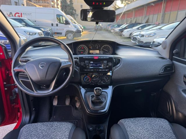 Lancia Ypsilon 1.0 FireFly 5 porte S&S Hybrid Ecochic Silver, del 2022, 67.000 km, in vendita a Milano (MI)