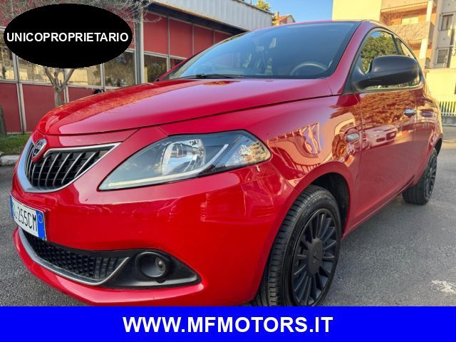 Lancia Ypsilon 1.0 FireFly 5 porte S&S Hybrid Ecochic Silver usato a MILANO