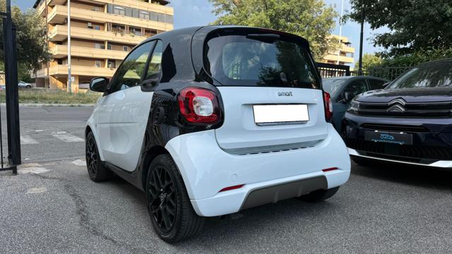 smart forTwo 70 1.0 TWINAMIC SUPERPASSION*C.L.16 BLACK*TEL.*LED - foto 4 di 4