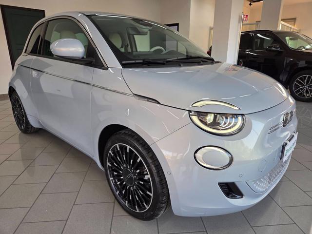 Fiat 500e Berlina La Prima II "solo 653 km" - foto 2 di 4