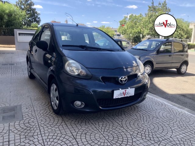 Toyota Aygo 1.0i 12V 5 porte - foto 2 di 4