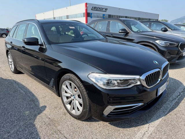 BMW 530 d xDrive Touring Luxury - foto 3 di 4