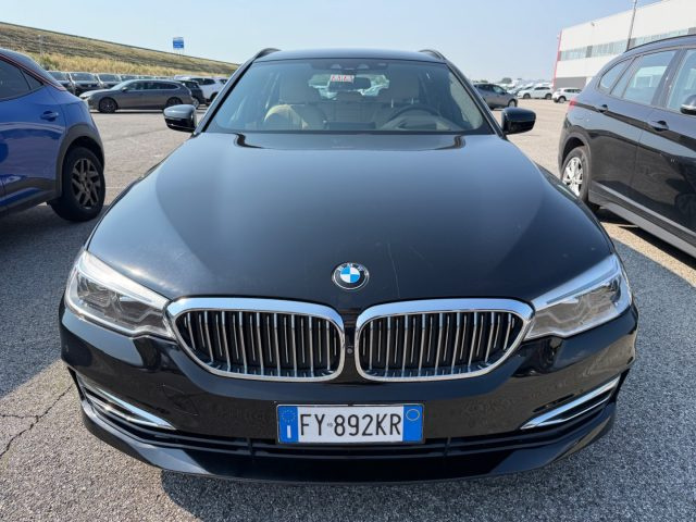 BMW 530 d xDrive Touring Luxury - foto 2 di 4