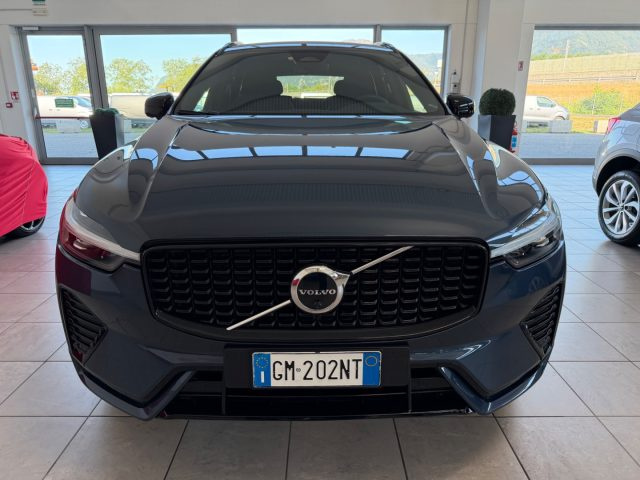Volvo XC60 B4 (d) AWD automatico Plus Dark - foto 3 di 4