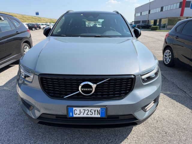 Volvo XC40 T5 Recharge Plug-in Hybrid R-design - foto 2 di 4