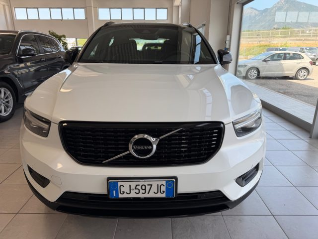 Volvo XC40 T5 Recharge Plug-in Hybrid R-design - foto 2 di 4