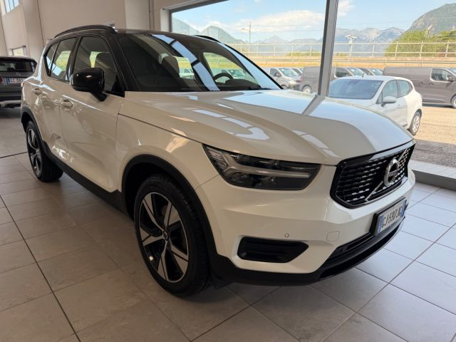 Volvo XC40 T5 Recharge Plug-in Hybrid R-design - foto 3 di 4