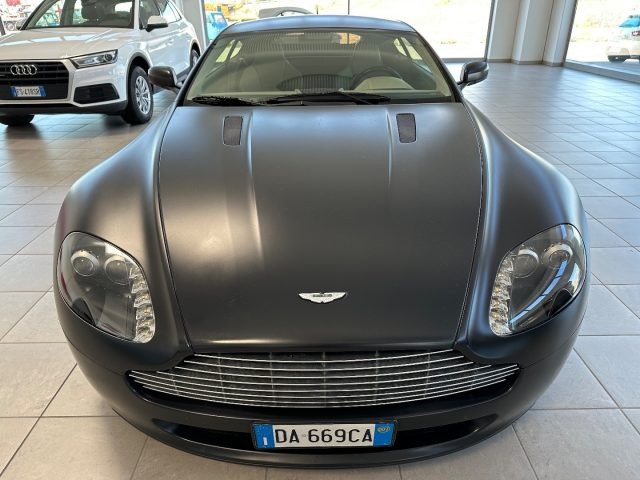 Aston Martin V8 Vantage Coupé - foto 2 di 4