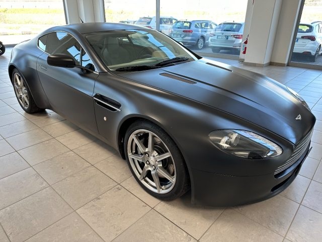 Aston Martin V8 Vantage Coupé - foto 3 di 4