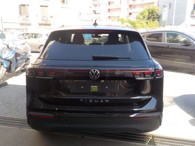 Volkswagen Tiguan 1.5 eTSI 130 CV DSG Edition Plus nuovo a TORRE DEL GRECO