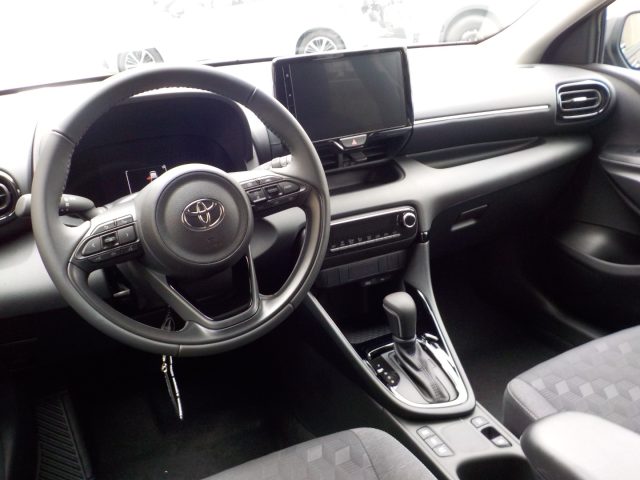 Toyota Yaris 1.5 Hybrid 115CV nuovo a TORRE DEL GRECO