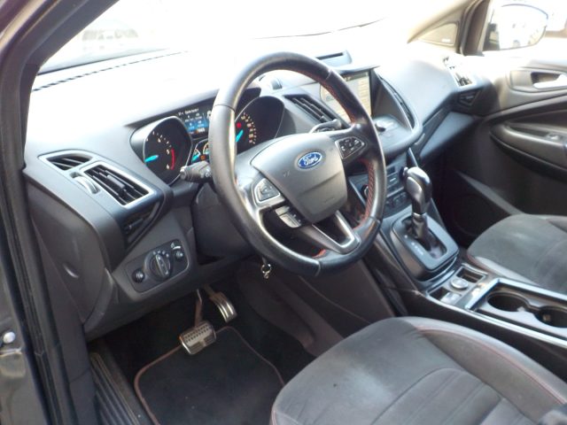 Ford Kuga 1.5 TDCI 120CV S&S 2WD Powershift ST-Line - foto 3 di 8