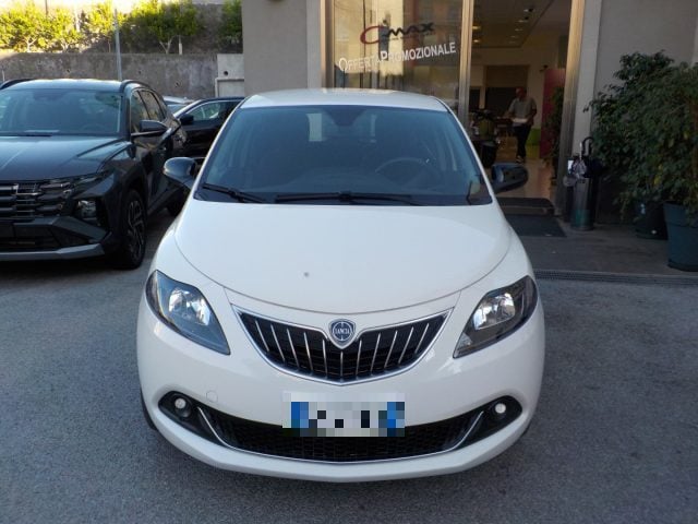 Lancia Ypsilon 1.0 FireFly 5 porte S&S Hybrid Gold, del 2023, 34.040 km, in vendita a Torre Del Greco (NA)