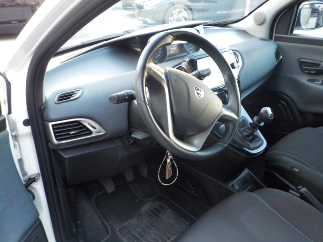 Lancia Ypsilon 1.0 FireFly 5 porte S&S Hybrid Gold - foto 3 di 4