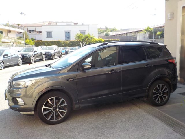 Ford Kuga 1.5 TDCI 120 CV S&S 2WD ST-Line - foto 2 di 4