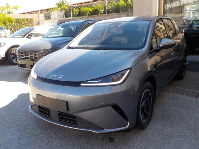 BYD DOLPHIN G DM-i 1.5 L PHEV Plug-in Hybrid 7.4 KWh 175CV Active - foto 2 di 4